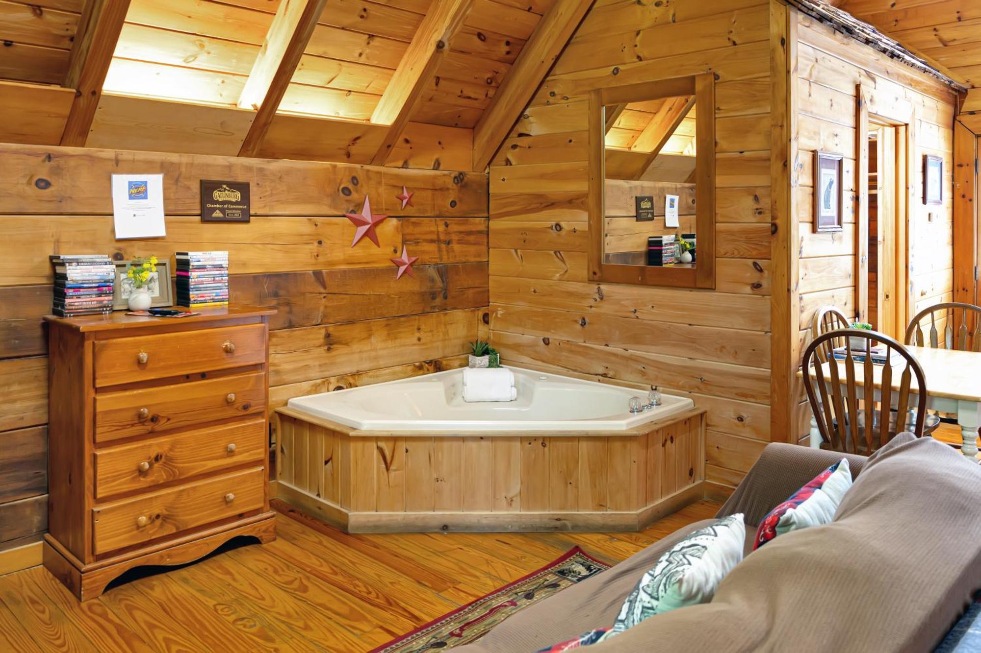 Cozy Cabin! Hot Tub, King Bed, Fireplace, & Pool Gatlinburg Exterior photo